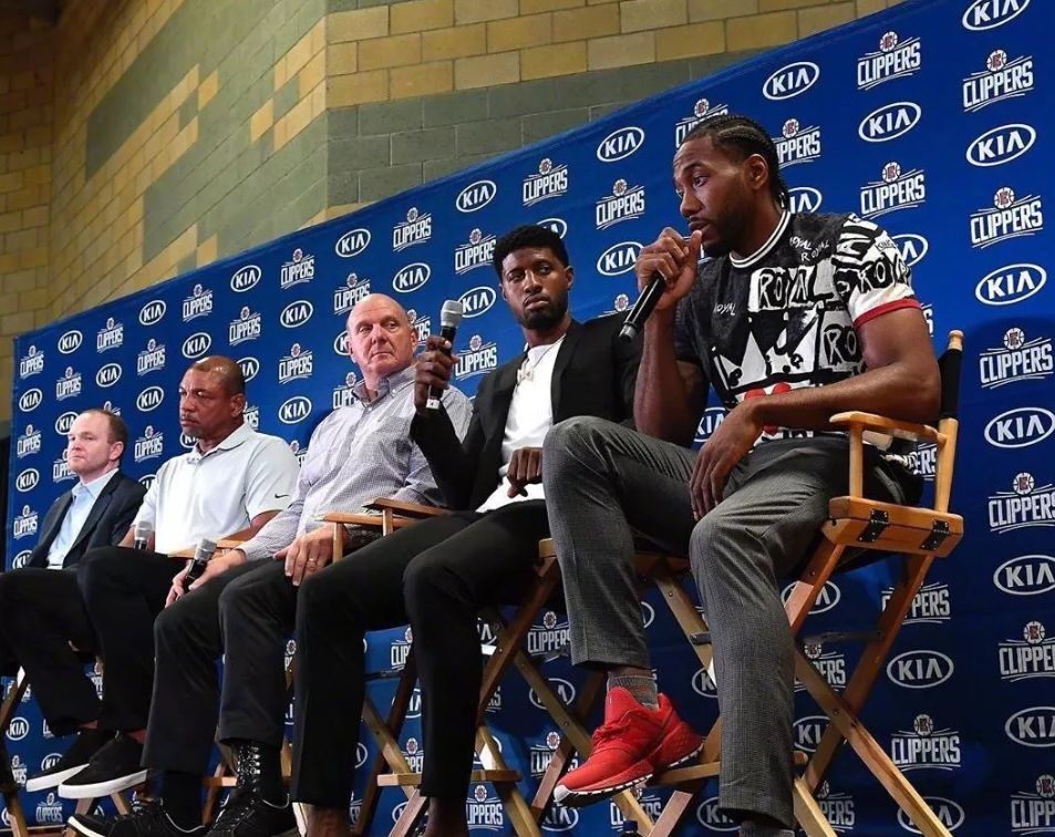 狼队vs曼联前瞻：红魔迎来送分题 客场擒狼可从第12升至第6（狼队对阵曼联前瞻 红魔客场争胜 有望从第12升至第6）