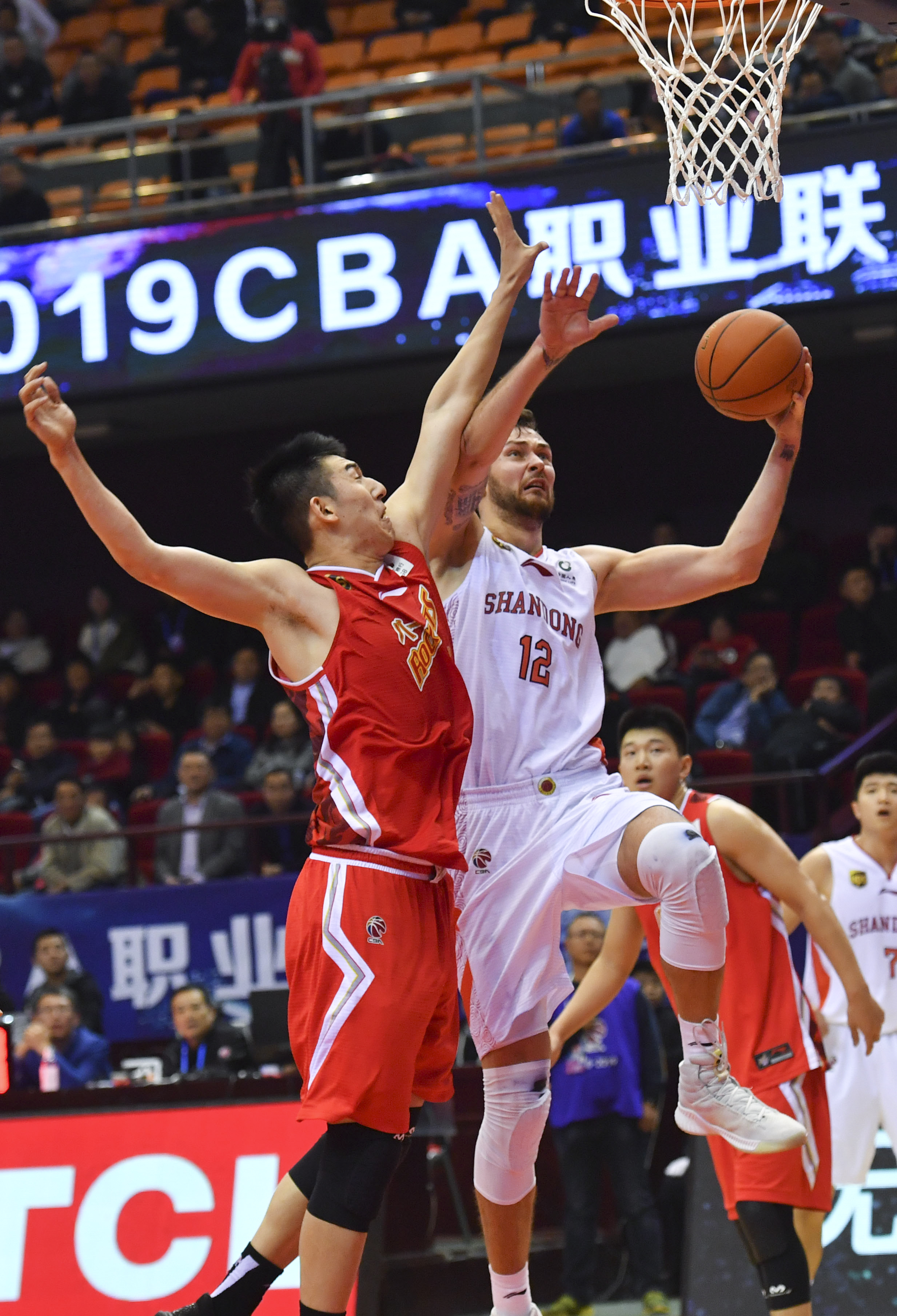 孔帕尼：凯恩会主动保持团队性，让我的工作非常轻松（孔帕尼：凯恩极具团队意识，让我执教变得简单）