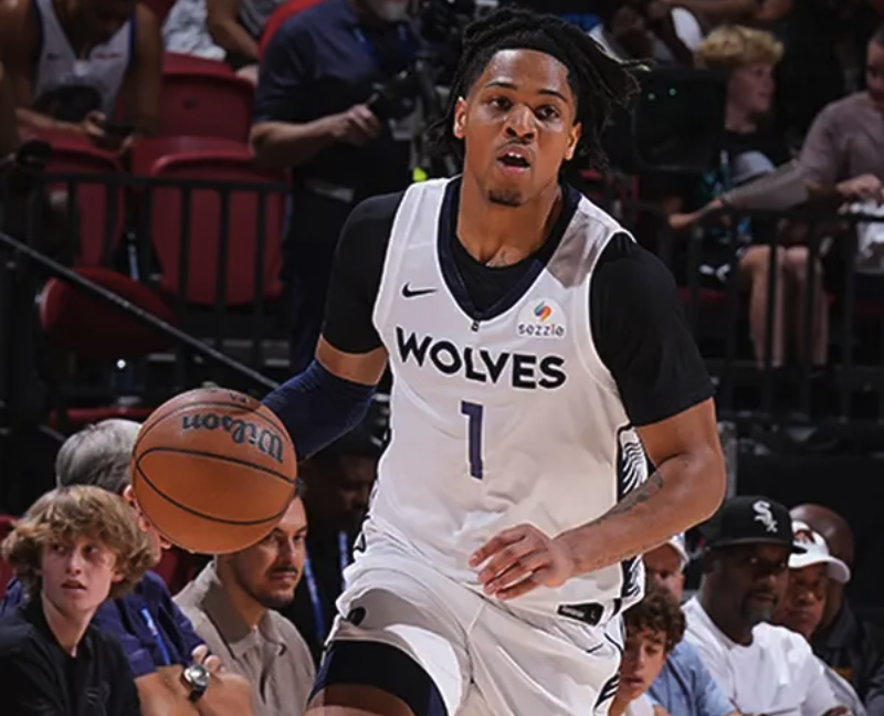 大连人成功逃离降级区（大连人摆脱降级险境）