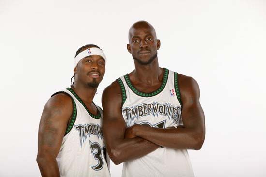 杜兰特关键补篮逆转比分（杜兰特关键补篮完成反超）