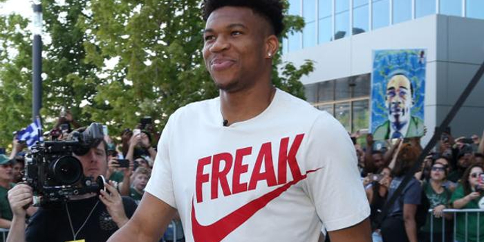 埃贝尔：拜仁已和卡尔续约至29年，他的盘带让我想起梅西（埃贝尔：卡尔与拜仁续约至2029年，他的过人让我想起梅西）