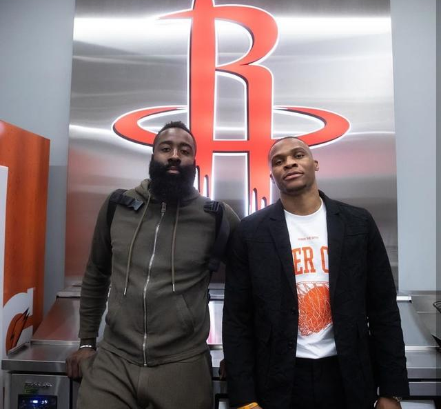 全市场：尤文有意签下弗拉泰西，也将尝试与弗拉霍维奇续约（全市场：尤文瞄准弗拉泰西，并推进与弗拉霍维奇的续约）