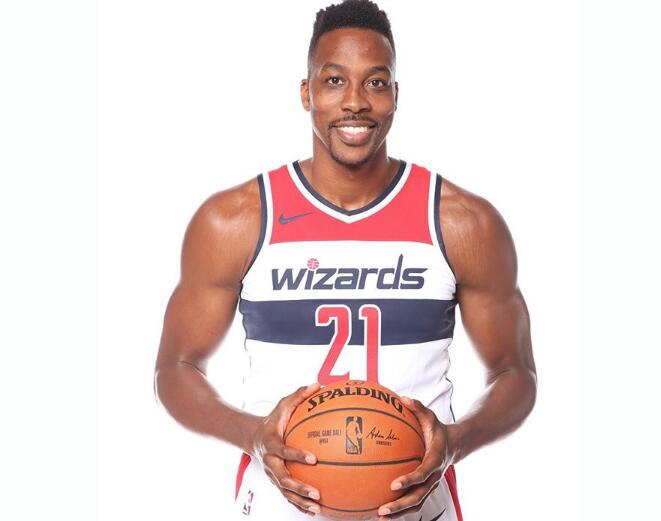 广东男篮防守反击轻取上海（广东男篮依靠防守反击轻松击败上海）