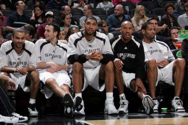 沙拉维谈续约：我们还得再谈谈，看看接下来会发生什么（沙拉维谈续约：仍需协商，静观其变）