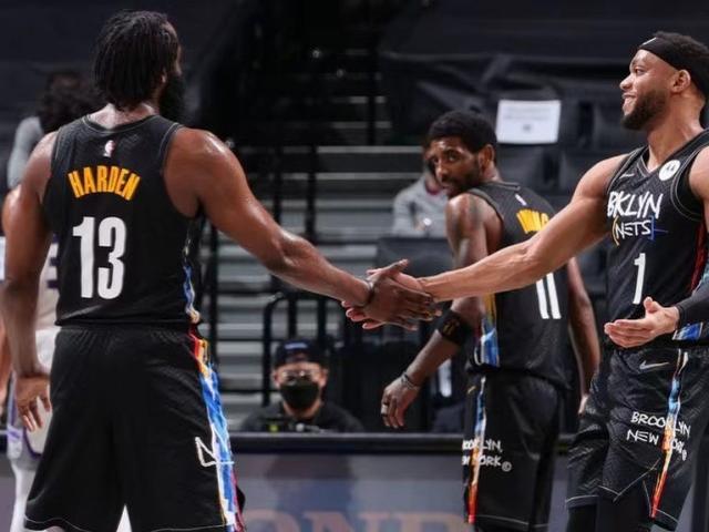 篮球中的心理博弈艺术（篮球赛场的心理较量之道）