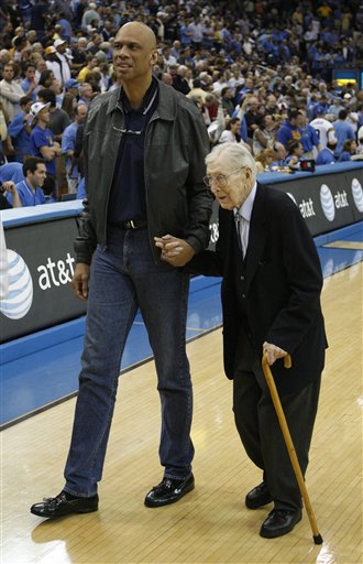 海纳：我的妻子因老年痴呆离世，所以我很关注这个病（海纳：妻子因阿尔茨海默病离世，此后我更加关注这一疾病）