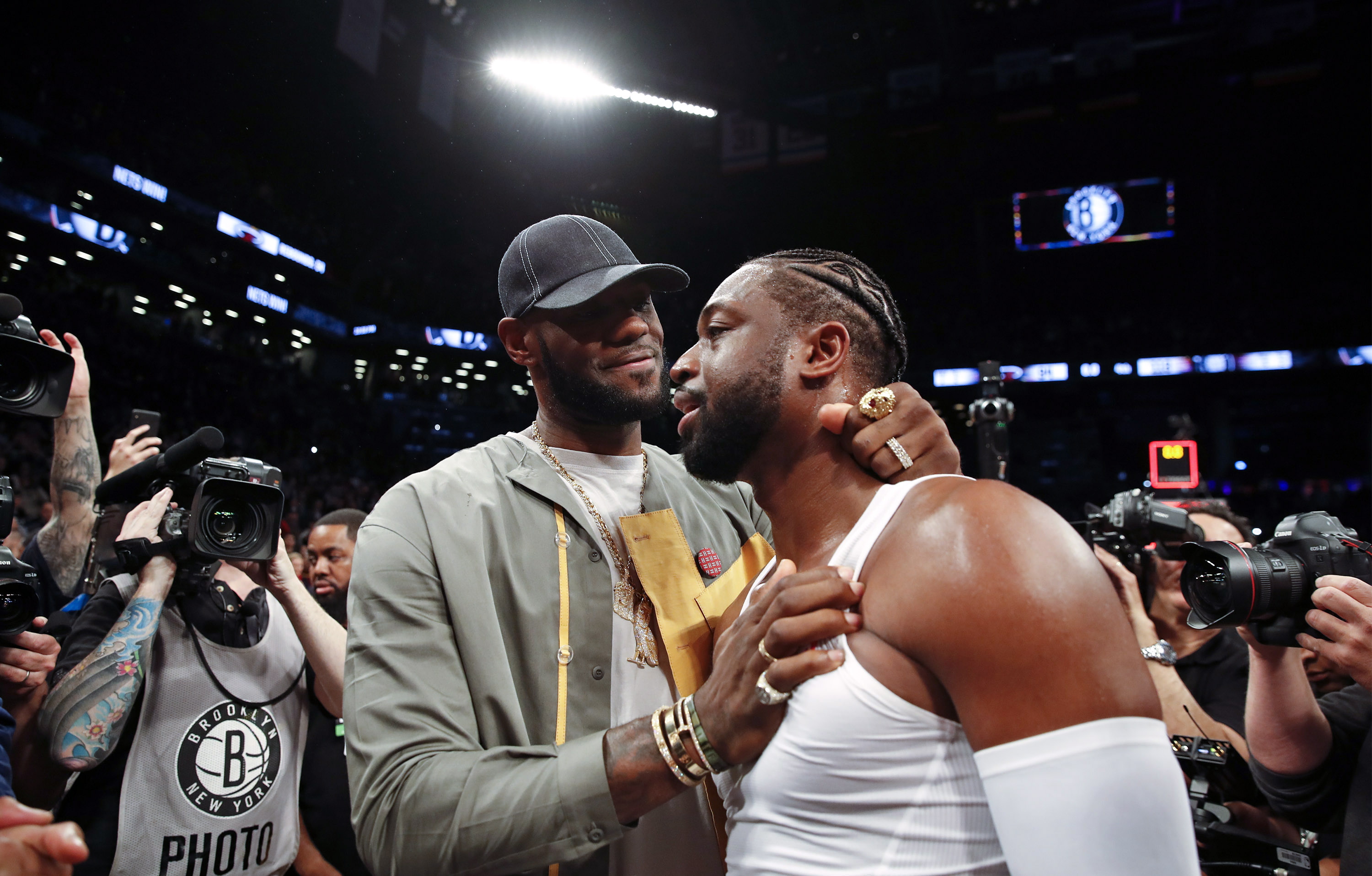 德甲替补戴帽，凯恩是继9分钟5球的莱万之后拜仁第二人（替补上演帽子戏法，凯恩成莱万“9分钟5球”后拜仁第二人）