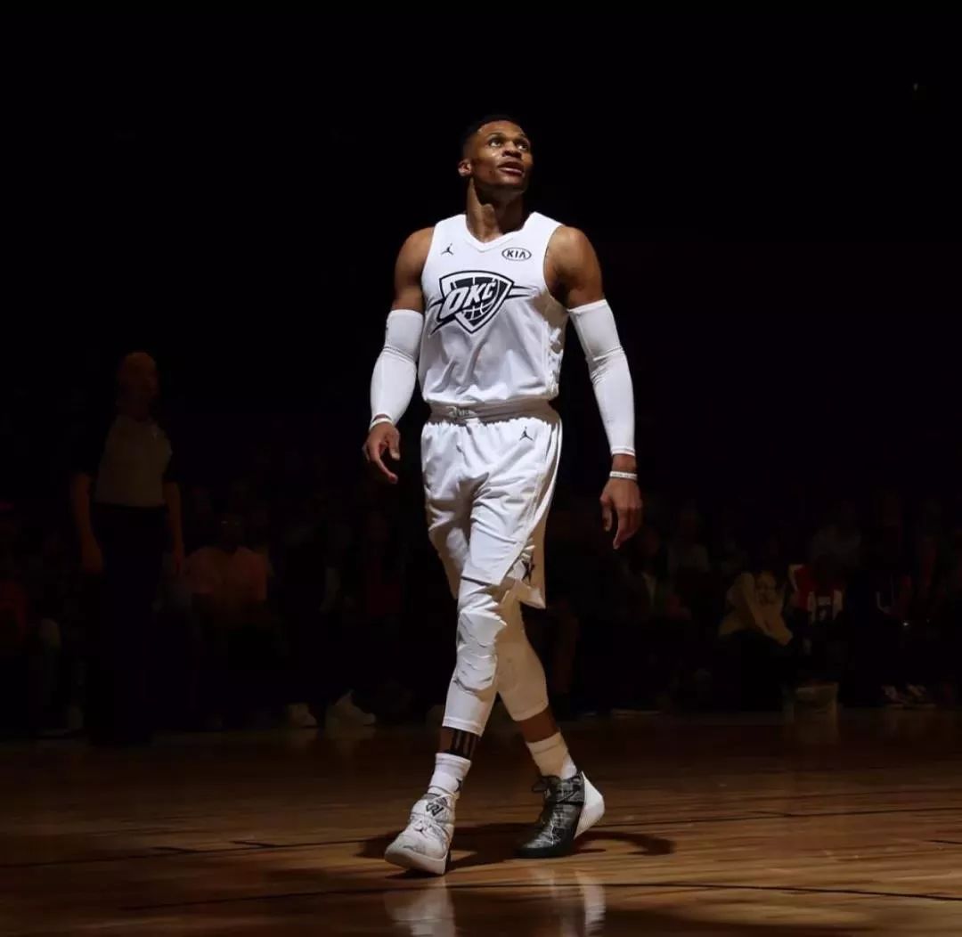 拉齐奥vs莱切：罗马尼奥利、贡多齐首发，卡马尔达、索蒂尔出战（拉齐奥迎战莱切：罗马尼奥利、贡多齐首发，卡马尔达、索蒂尔登场）