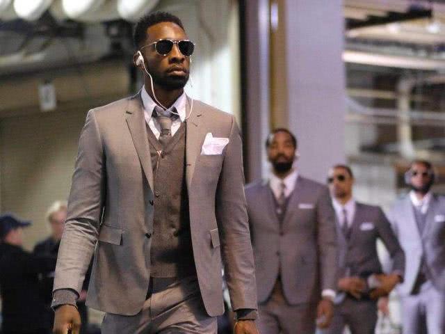 曼联拉什福德末段绝杀狼队（拉什福德终场前绝杀，曼联力克狼队）